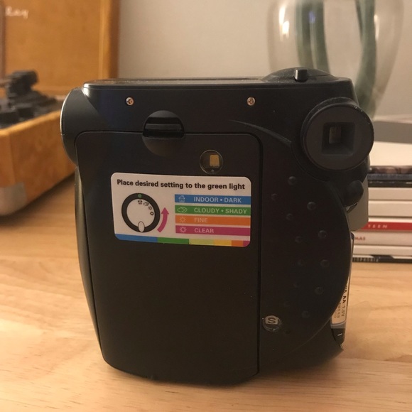 SOLD Polaroid-Pic 300 - Picture 4 of 6